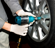 Design 2 — Mörk & Mekanisk